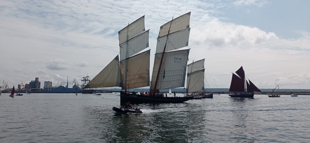 La bisquine La Cancalaise, pendant les fêtes maritimes de Brest.